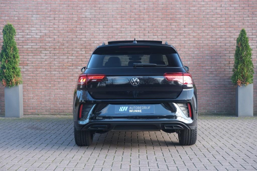 Volkswagen T-Roc 1.5 TSi 150pk DSG R-Line Black Edition | Black Style | App Connect | Panoramadak | Camera | Keyless | Elektrische Achterklep | Matrix LED | Winter Pakket afbeelding 35