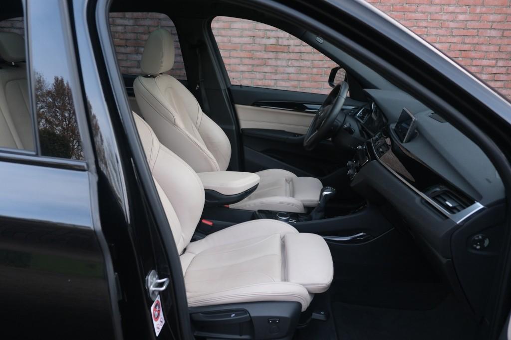 BMW X1 sDrive20i 192pk Aut. High Executive | M Sport | Navi | Climate | Panoramadak | Head-up Display | Elektrische Achterklep | Stoelverwarming | PDC | Trekhaak afbeelding 4