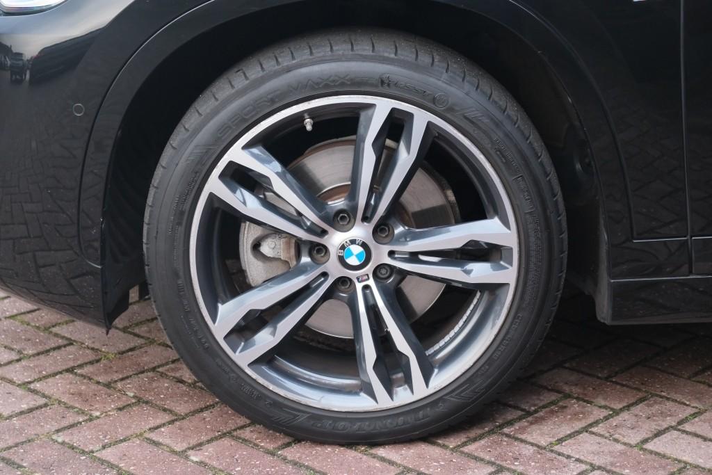 BMW X1 sDrive20i 192pk Aut. High Executive | M Sport | Navi | Climate | Panoramadak | Head-up Display | Elektrische Achterklep | Stoelverwarming | PDC | Trekhaak afbeelding 30