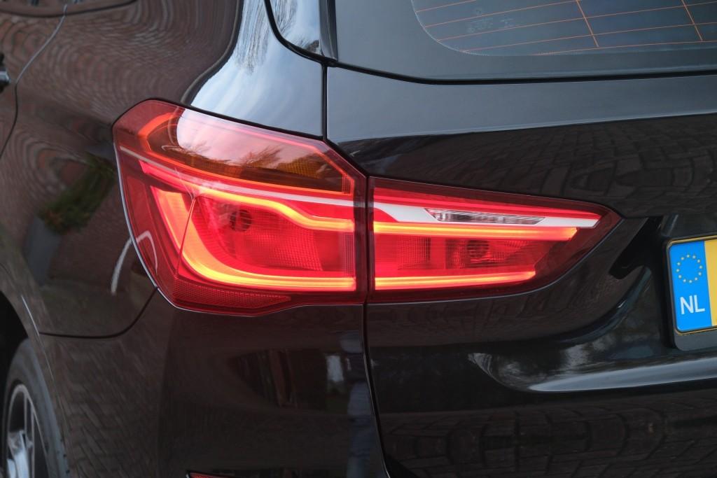 BMW X1 sDrive20i 192pk Aut. High Executive | M Sport | Navi | Climate | Panoramadak | Head-up Display | Elektrische Achterklep | Stoelverwarming | PDC | Trekhaak afbeelding 31