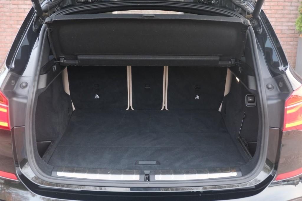 BMW X1 sDrive20i 192pk Aut. High Executive | M Sport | Navi | Climate | Panoramadak | Head-up Display | Elektrische Achterklep | Stoelverwarming | PDC | Trekhaak afbeelding 33