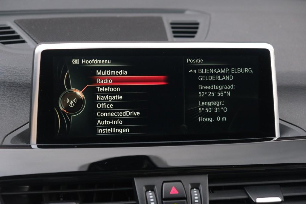 BMW X1 sDrive20i 192pk Aut. High Executive | M Sport | Navi | Climate | Panoramadak | Head-up Display | Elektrische Achterklep | Stoelverwarming | PDC | Trekhaak afbeelding 18