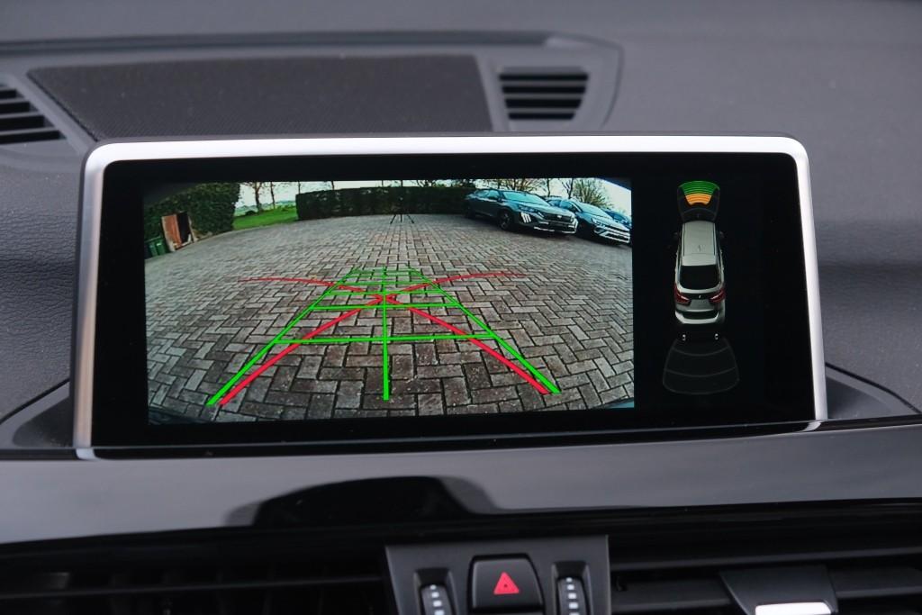 BMW X1 sDrive20i 192pk Aut. High Executive | M Sport | Navi | Climate | Panoramadak | Head-up Display | Elektrische Achterklep | Stoelverwarming | PDC | Trekhaak afbeelding 20