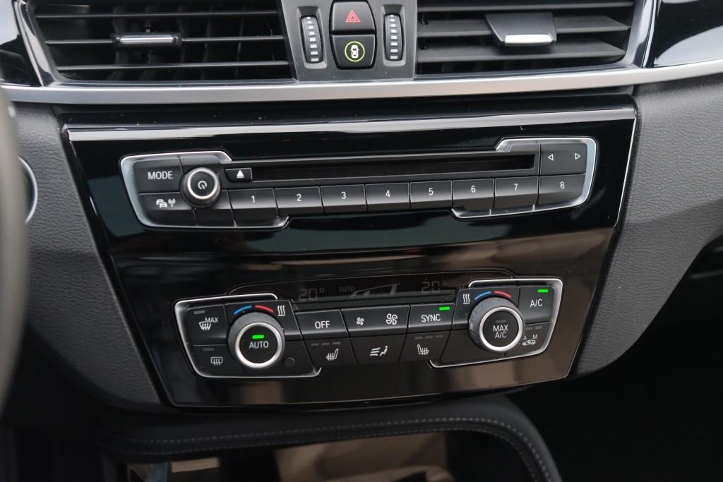 BMW X1 sDrive20i 192pk Aut. High Executive | M Sport | Navi | Climate | Panoramadak | Head-up Display | Elektrische Achterklep | Stoelverwarming | PDC | Trekhaak afbeelding 24