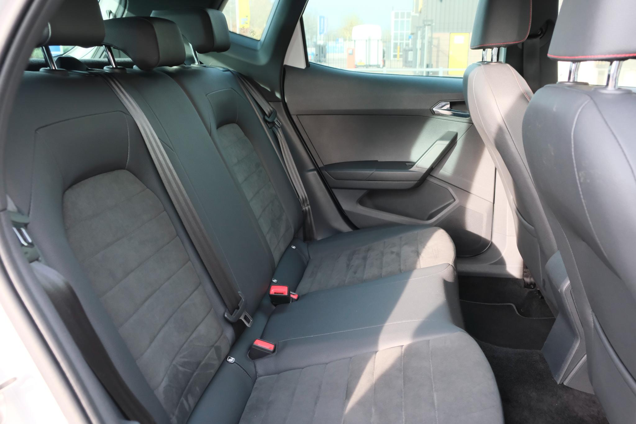 SEAT Arona 1.0 TSi 110pk DSG FR | Navi | App Connect | Climate | Cruise | Camera | Trekhaak afbeelding 10