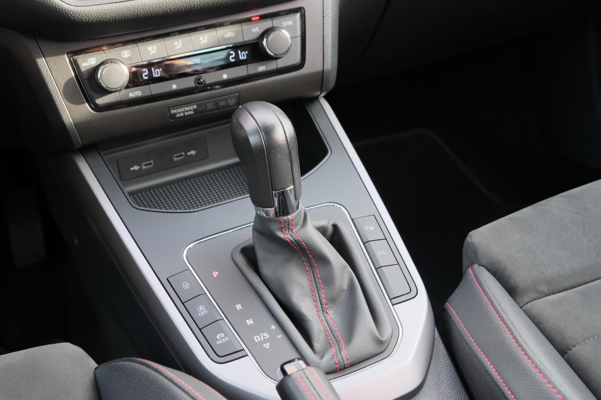 SEAT Arona 1.0 TSi 110pk DSG FR | Navi | App Connect | Climate | Cruise | Camera | Trekhaak afbeelding 13