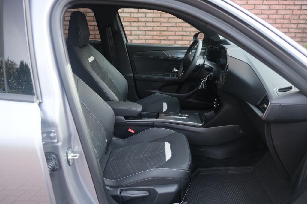 Opel Mokka 1.2 Turbo 130pk EAT8 GS | Nieuw Model ! | App Connect | Climate | Cruise | PDC | Winter Pakket afbeelding 4