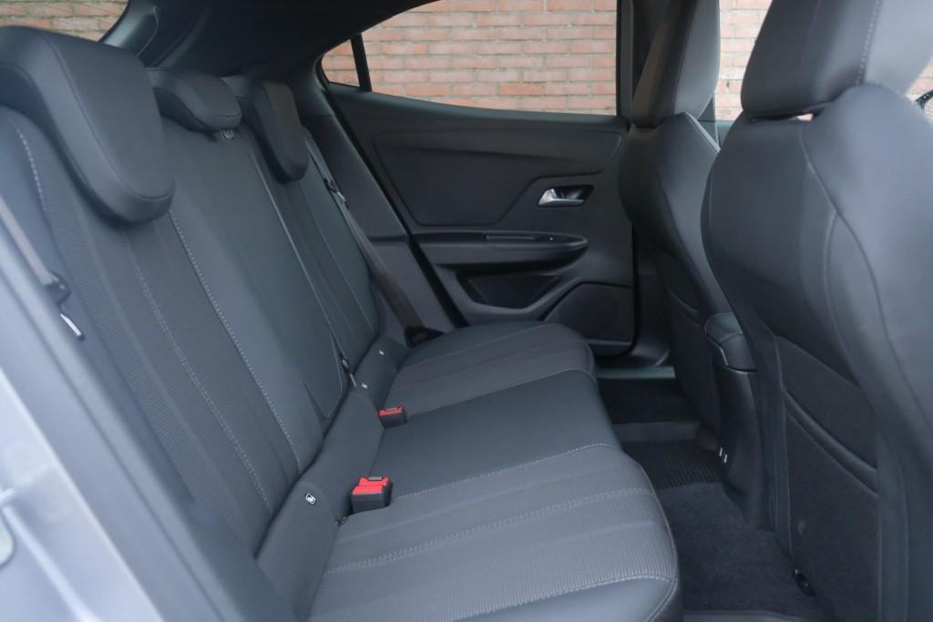 Opel Mokka 1.2 Turbo 130pk EAT8 GS | Nieuw Model ! | App Connect | Climate | Cruise | PDC | Winter Pakket afbeelding 3