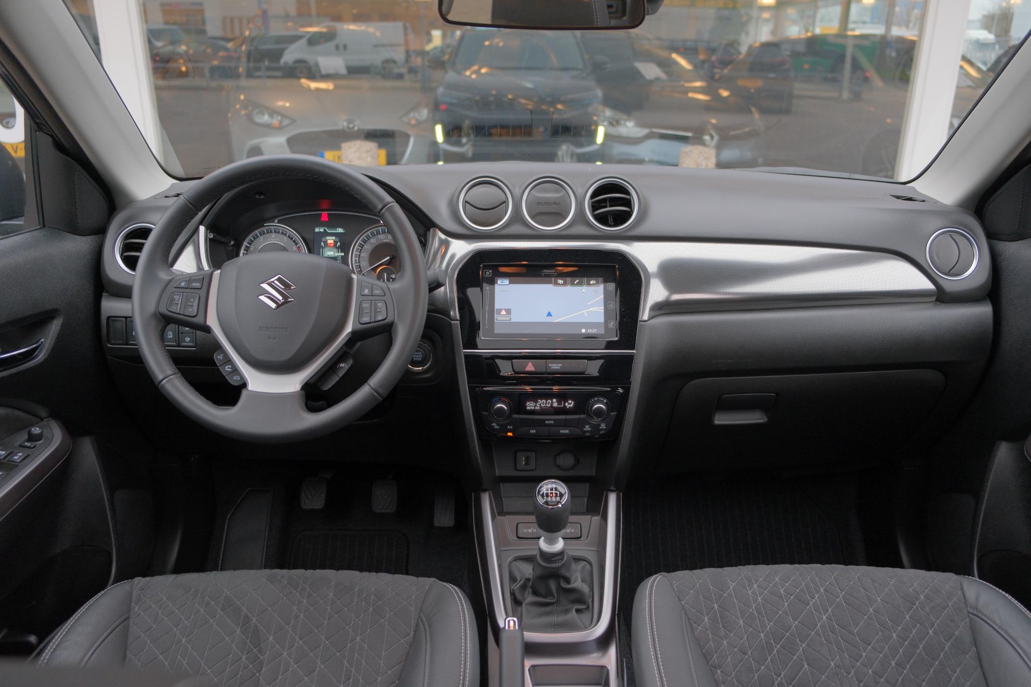 Suzuki Vitara 1.4 Boosterjet 130pk Style Smart Hybrid | Navi | App Connect | Climate | Adaptive Cruise | Panoramadak | Camera | Keyless | Blind Spot afbeelding 2