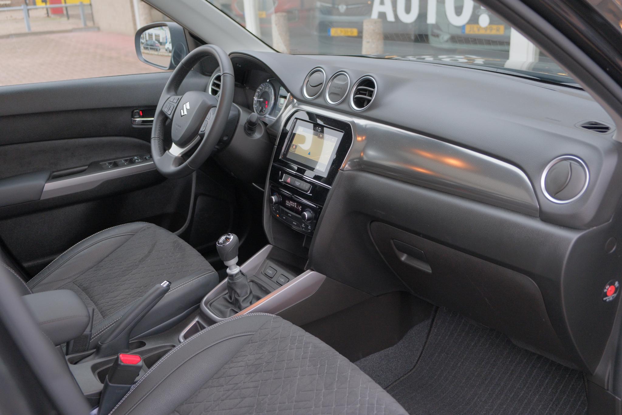 Suzuki Vitara 1.4 Boosterjet 130pk Style Smart Hybrid | Navi | App Connect | Climate | Adaptive Cruise | Panoramadak | Camera | Keyless | Blind Spot afbeelding 9