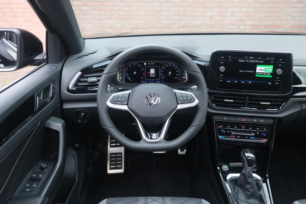 Volkswagen T-Roc 1.5 TSi 150pk DSG R-Line Black Edition | Black Style | App Connect | Panoramadak | Camera | Keyless | Elektrische Achterklep | Matrix LED | Winter Pakket afbeelding 13