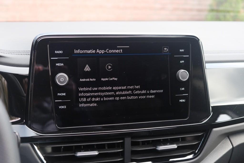 Volkswagen T-Roc 1.5 TSi 150pk DSG R-Line Black Edition | Black Style | App Connect | Panoramadak | Camera | Keyless | Elektrische Achterklep | Matrix LED | Winter Pakket afbeelding 16