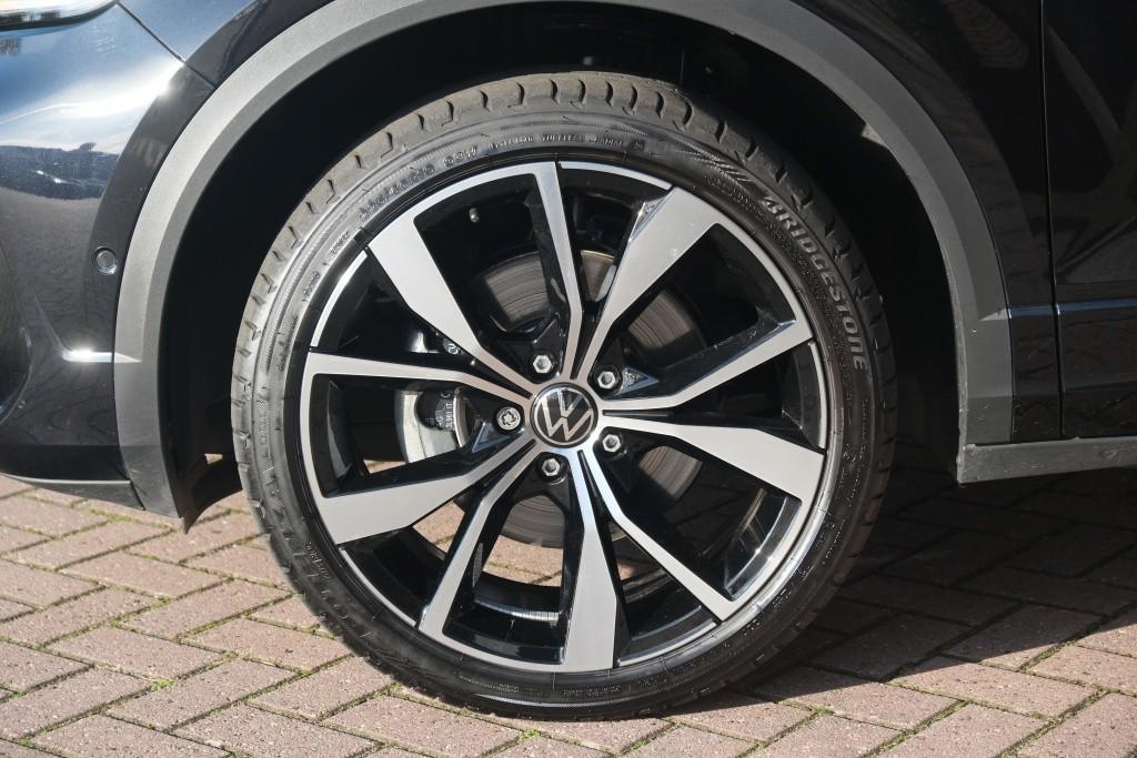 Volkswagen T-Roc 1.5 TSi 150pk DSG R-Line Black Edition | Black Style | App Connect | Panoramadak | Camera | Keyless | Elektrische Achterklep | Matrix LED | Winter Pakket afbeelding 27