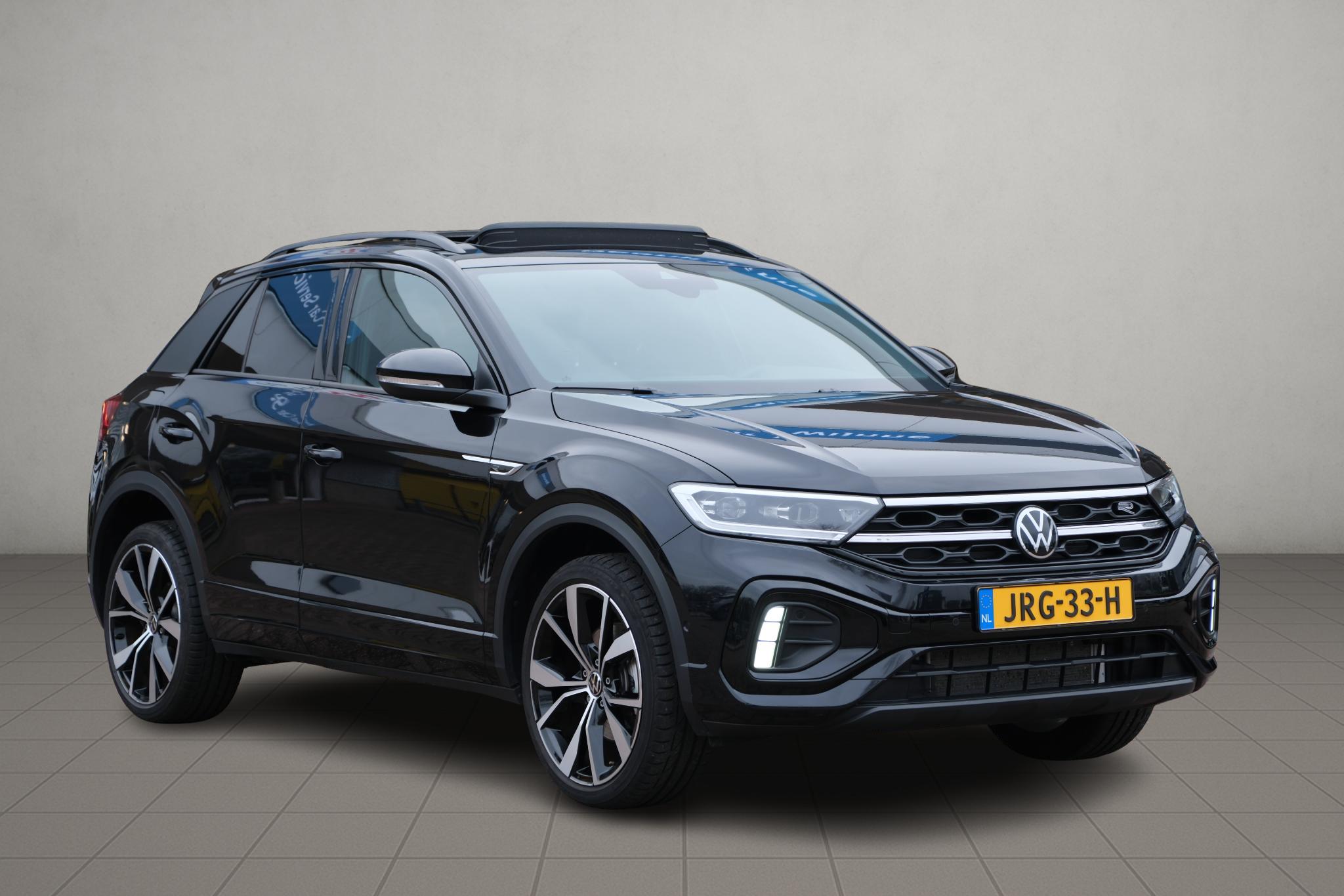 Volkswagen T-Roc 1.5 TSi 150pk DSG R-Line Black Edition | Black Style | App Connect | Panoramadak | Camera | Keyless | Elektrische Achterklep | Matrix LED | Winter Pakket afbeelding 1