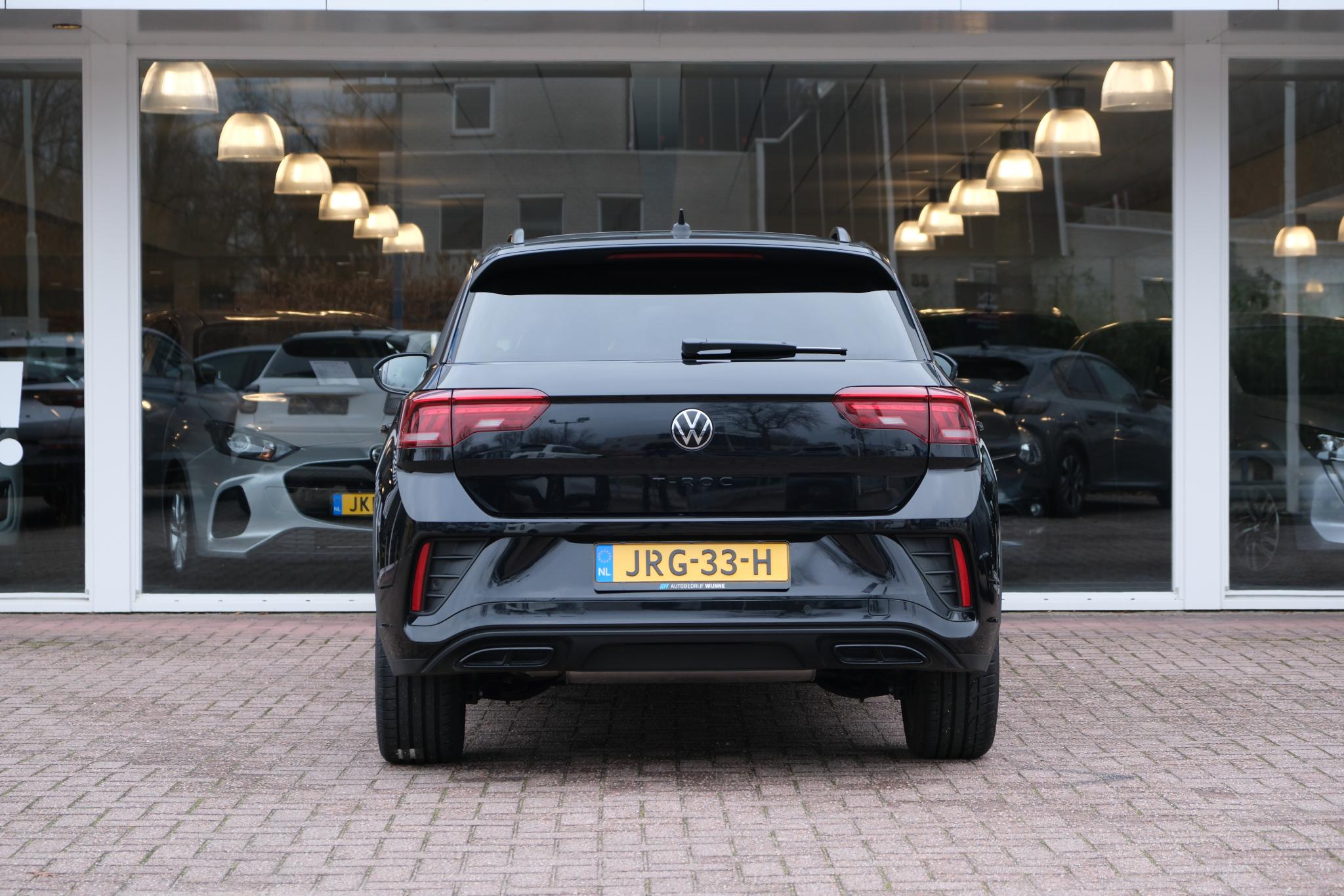 Volkswagen T-Roc 1.5 TSi 150pk DSG R-Line Black Edition | Black Style | App Connect | Panoramadak | Camera | Keyless | Elektrische Achterklep | Matrix LED | Winter Pakket afbeelding 5