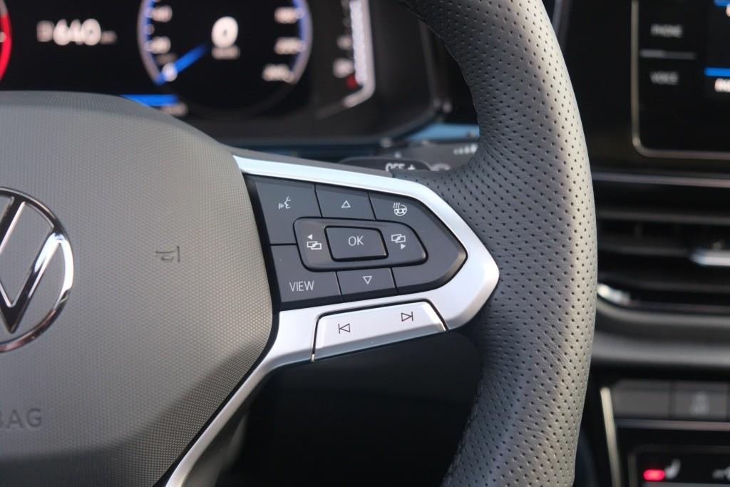 Volkswagen T-Roc 1.5 TSi 150pk DSG R-Line Black Edition | Black Style | App Connect | Panoramadak | Camera | Keyless | Elektrische Achterklep | Matrix LED | Winter Pakket afbeelding 13