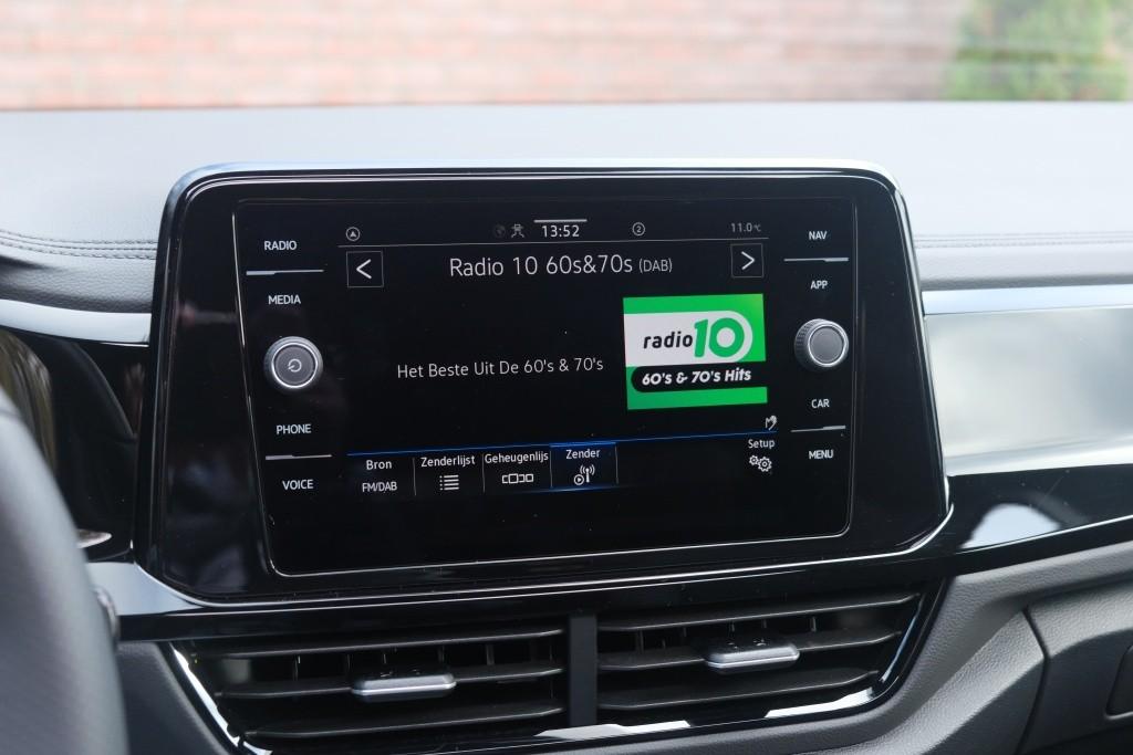 Volkswagen T-Roc 1.5 TSi 150pk DSG R-Line Black Edition | Black Style | App Connect | Panoramadak | Camera | Keyless | Elektrische Achterklep | Matrix LED | Winter Pakket afbeelding 19