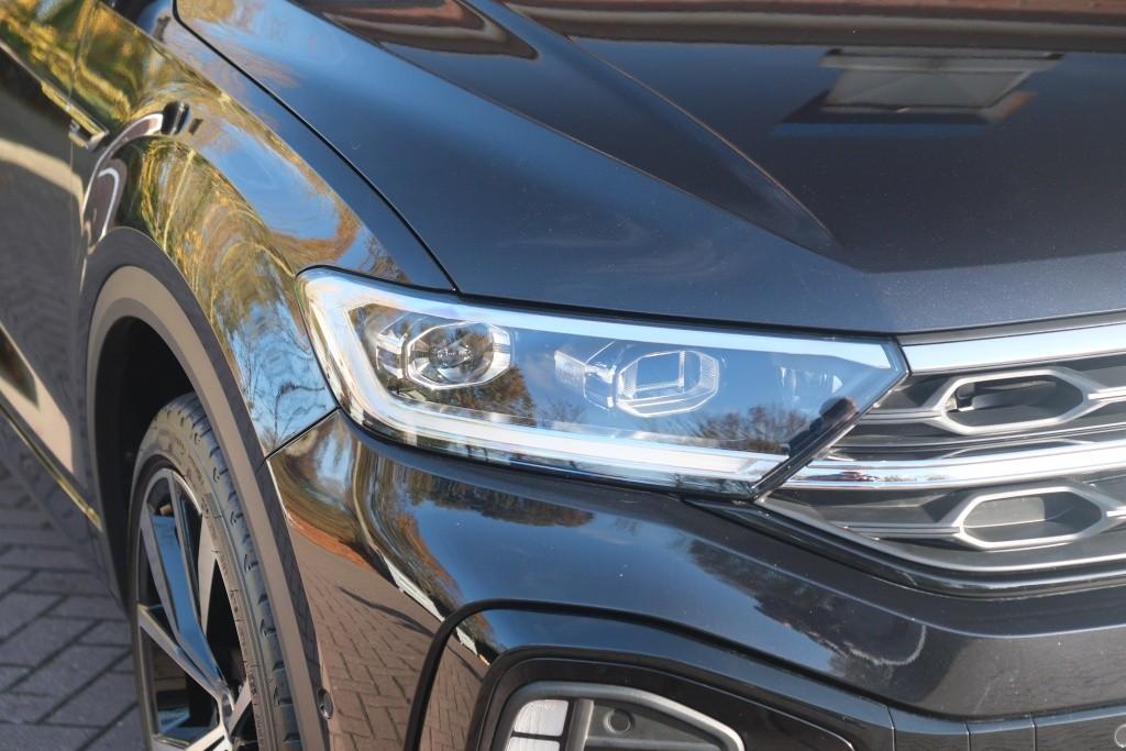 Volkswagen T-Roc 1.5 TSi 150pk DSG R-Line Black Edition | Black Style | App Connect | Panoramadak | Camera | Keyless | Elektrische Achterklep | Matrix LED | Winter Pakket afbeelding 34