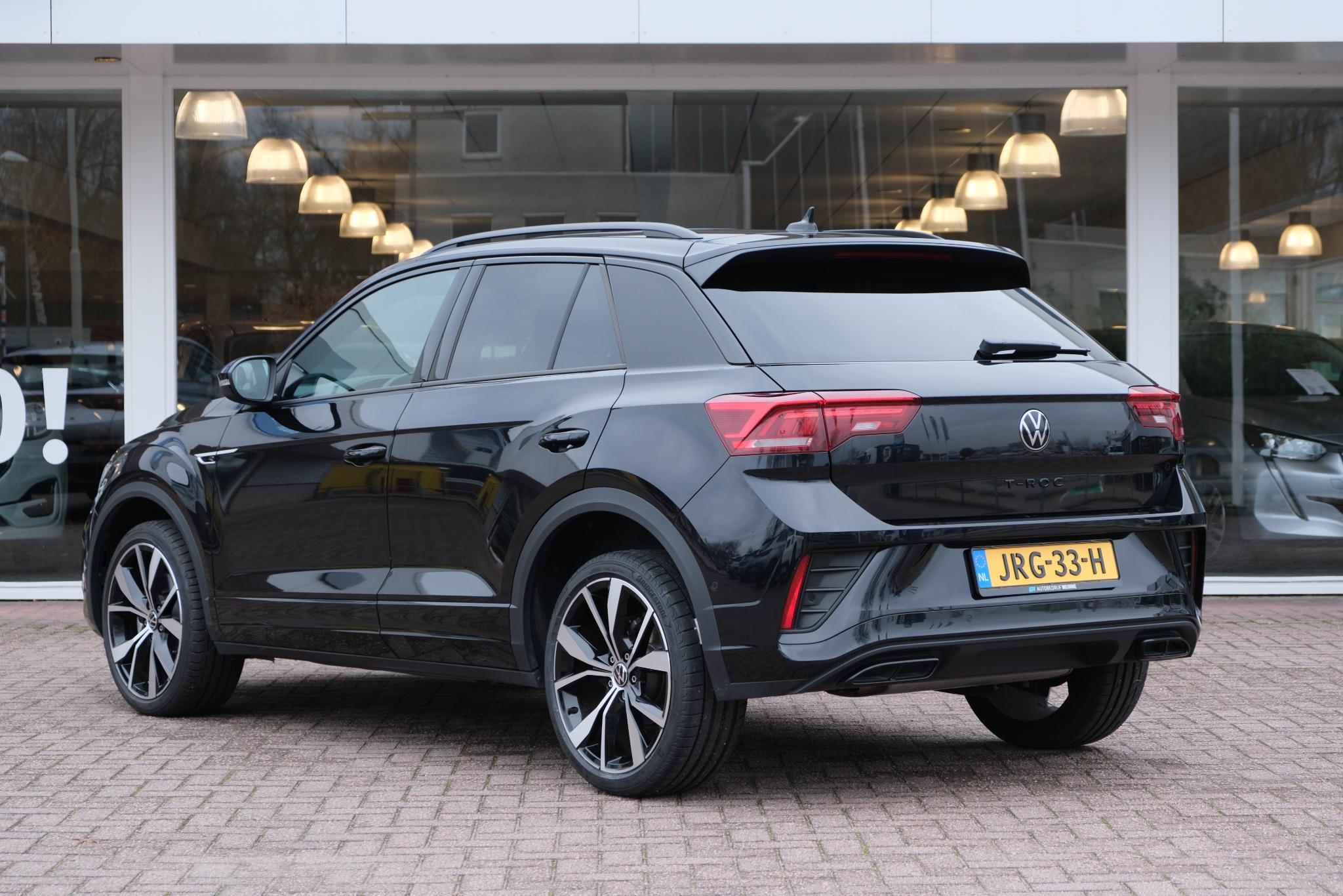 Volkswagen T-Roc 1.5 TSi 150pk DSG R-Line Black Edition | Black Style | App Connect | Panoramadak | Camera | Keyless | Elektrische Achterklep | Matrix LED | Winter Pakket afbeelding 36