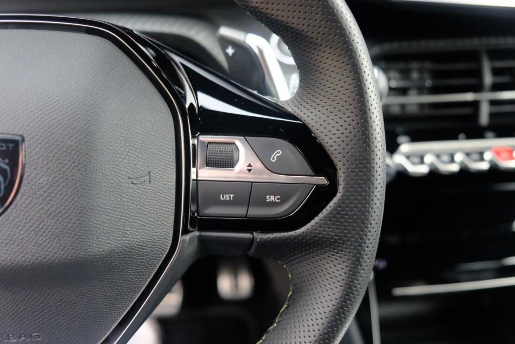 Peugeot 2008 1.2 Hybrid 145pk e-DCS6 GT | Navi | App Connect | Adaptive Cruise | Keyless | Alcantara | Camera | PDC afbeelding 10