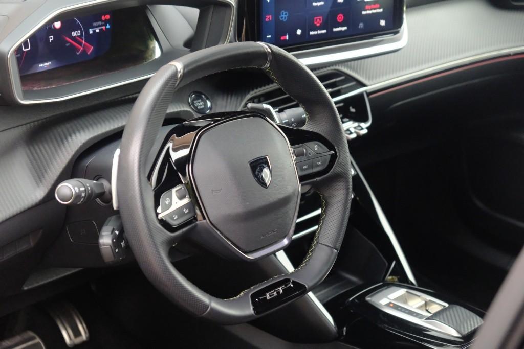 Peugeot 2008 1.2 Hybrid 145pk e-DCS6 GT | Navi | App Connect | Adaptive Cruise | Keyless | Alcantara | Camera | PDC afbeelding 11