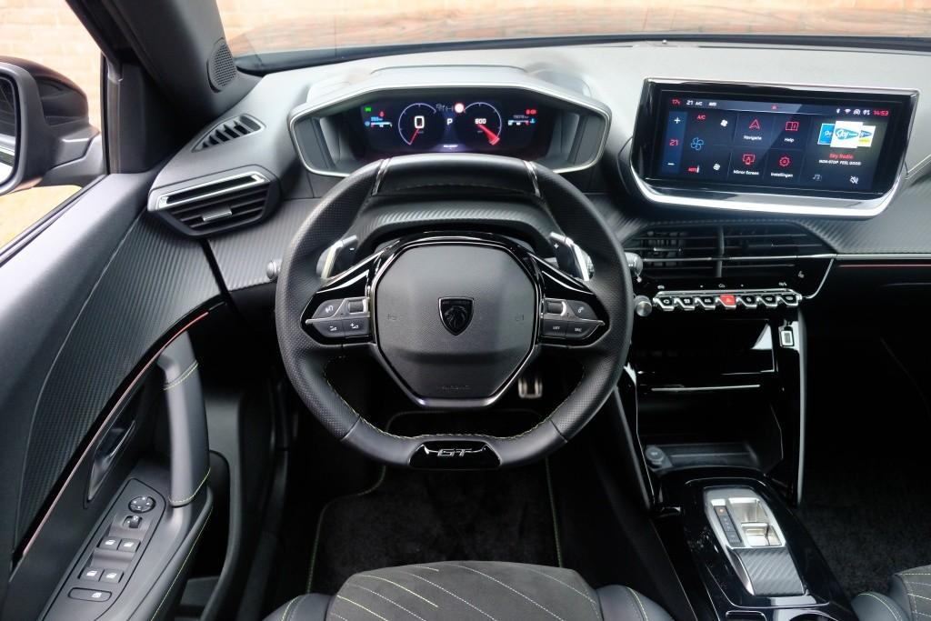 Peugeot 2008 1.2 Hybrid 145pk e-DCS6 GT | Navi | App Connect | Adaptive Cruise | Keyless | Alcantara | Camera | PDC afbeelding 13