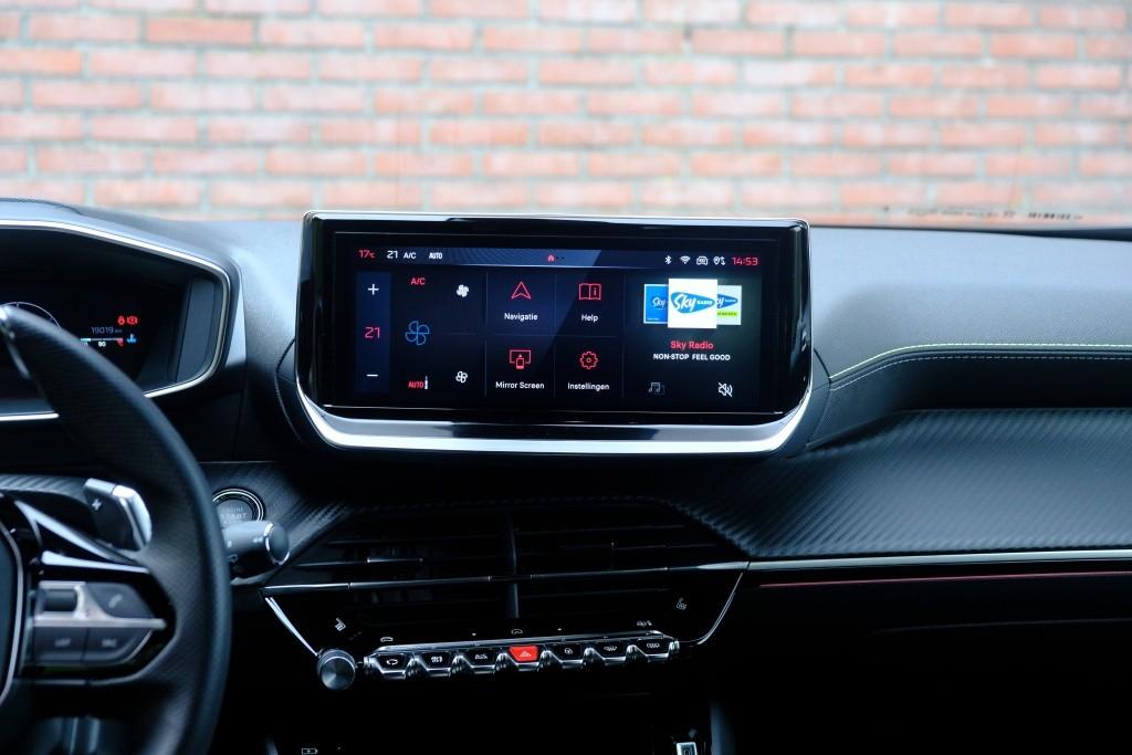 Peugeot 2008 1.2 Hybrid 145pk e-DCS6 GT | Navi | App Connect | Adaptive Cruise | Keyless | Alcantara | Camera | PDC afbeelding 14