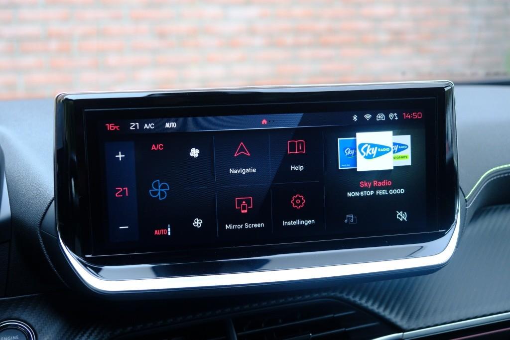 Peugeot 2008 1.2 Hybrid 145pk e-DCS6 GT | Navi | App Connect | Adaptive Cruise | Keyless | Alcantara | Camera | PDC afbeelding 15