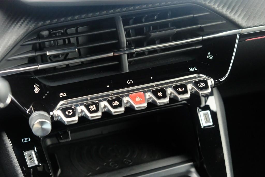 Peugeot 2008 1.2 Hybrid 145pk e-DCS6 GT | Navi | App Connect | Adaptive Cruise | Keyless | Alcantara | Camera | PDC afbeelding 20