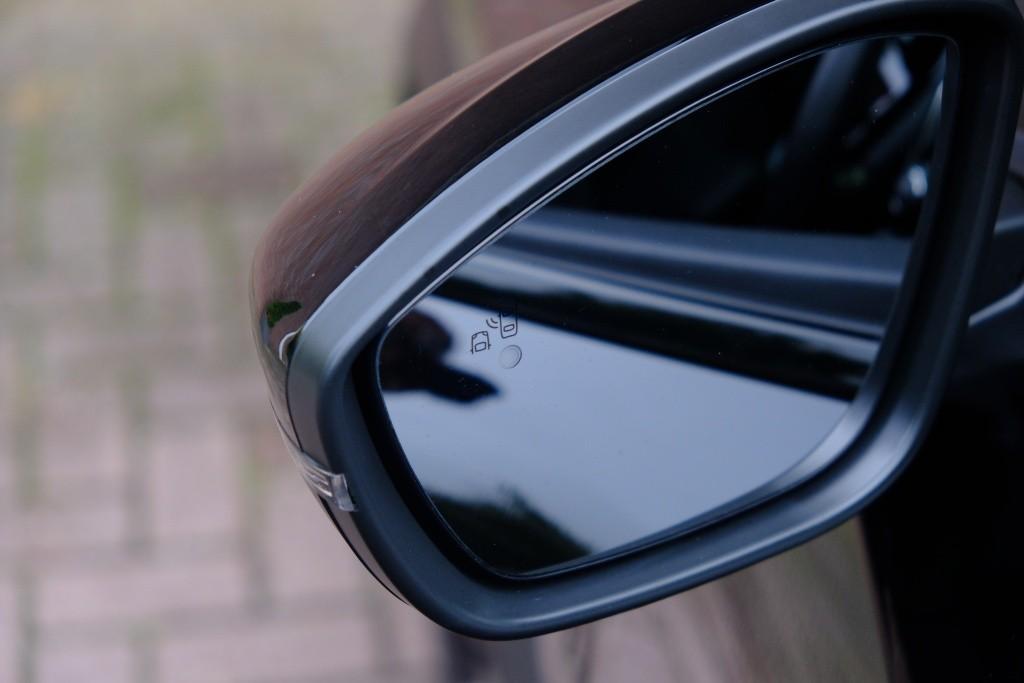 Peugeot 2008 1.2 Hybrid 145pk e-DCS6 GT | Navi | App Connect | Adaptive Cruise | Keyless | Alcantara | Camera | PDC afbeelding 26