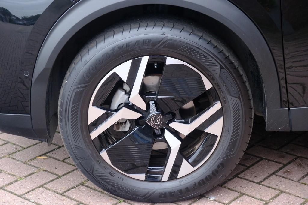 Peugeot 2008 1.2 Hybrid 145pk e-DCS6 GT | Navi | App Connect | Adaptive Cruise | Keyless | Alcantara | Camera | PDC afbeelding 28