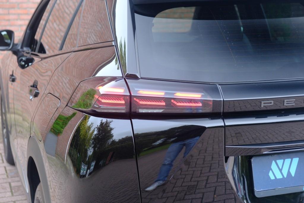 Peugeot 2008 1.2 Hybrid 145pk e-DCS6 GT | Navi | App Connect | Adaptive Cruise | Keyless | Alcantara | Camera | PDC afbeelding 29