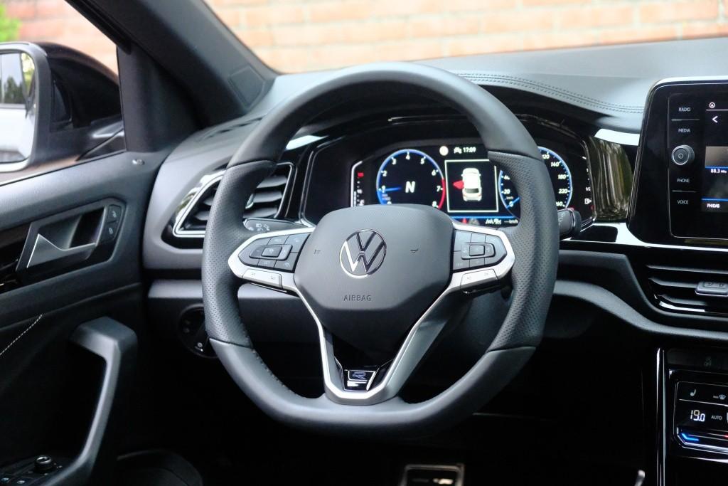 Volkswagen T-Roc 1.5 TSI 150pk DSG R-Line Edition Black Edition | Black Style | App Connect | Panoramadak | Camera | Keyless | Elektrische Achterklep | Matrix LED | Winter Pakket afbeelding 12