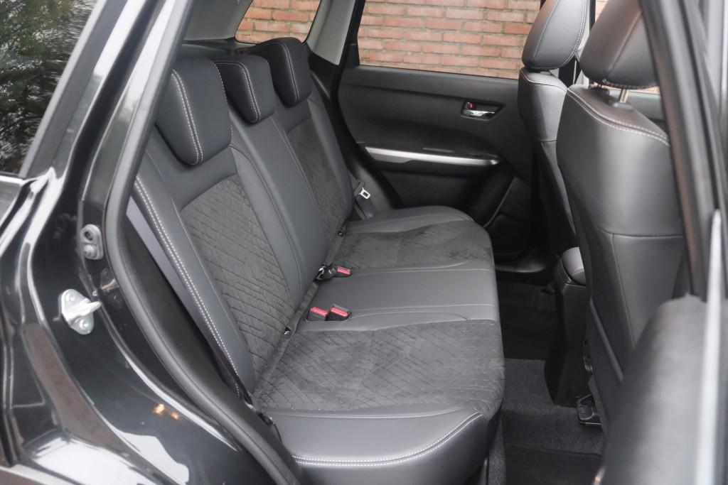 Suzuki Vitara 1.4 Boosterjet 130pk Style Smart Hybrid | Navi | App Connect | Climate | Adaptive Cruise | Panoramadak | Camera | Keyless | Blind Spot afbeelding 3