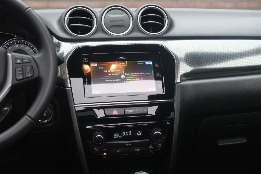 Suzuki Vitara 1.4 Boosterjet 130pk Style Smart Hybrid | Navi | App Connect | Climate | Adaptive Cruise | Panoramadak | Camera | Keyless | Blind Spot afbeelding 14