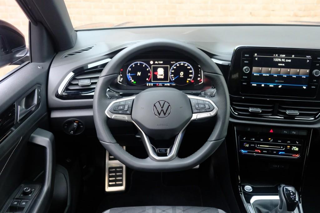Volkswagen T-Roc 1.5 TSI 150pk DSG R-Line Edition Black Edition | Black Style | App Connect | Panoramadak | Camera | Keyless | Elektrische Achterklep | Matrix LED | Winter Pakket afbeelding 12