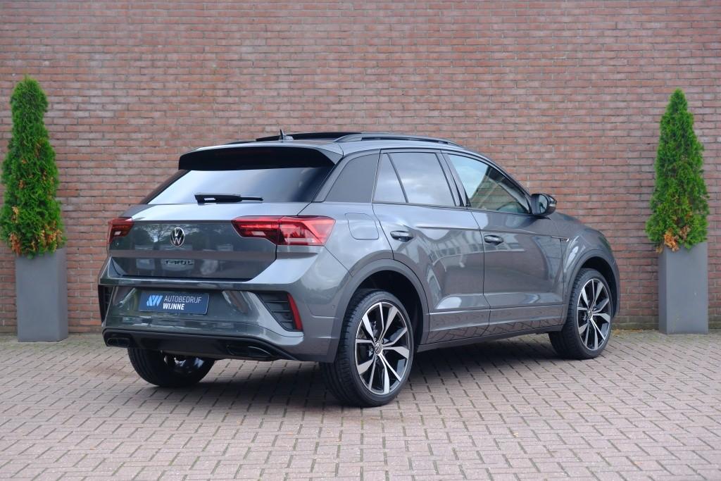 Volkswagen T-Roc 1.5 TSI 150pk DSG R-Line Edition Black Edition | Black Style | App Connect | Panoramadak | Camera | Keyless | Elektrische Achterklep | Matrix LED | Winter Pakket afbeelding 25