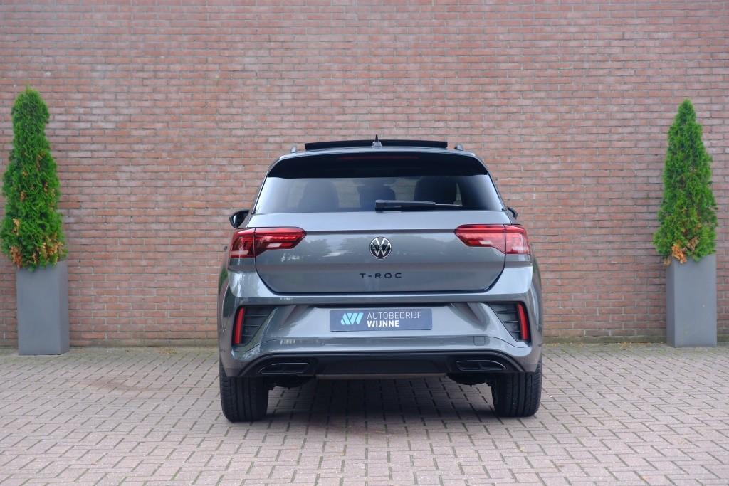 Volkswagen T-Roc 1.5 TSI 150pk DSG R-Line Edition Black Edition | Black Style | App Connect | Panoramadak | Camera | Keyless | Elektrische Achterklep | Matrix LED | Winter Pakket afbeelding 28