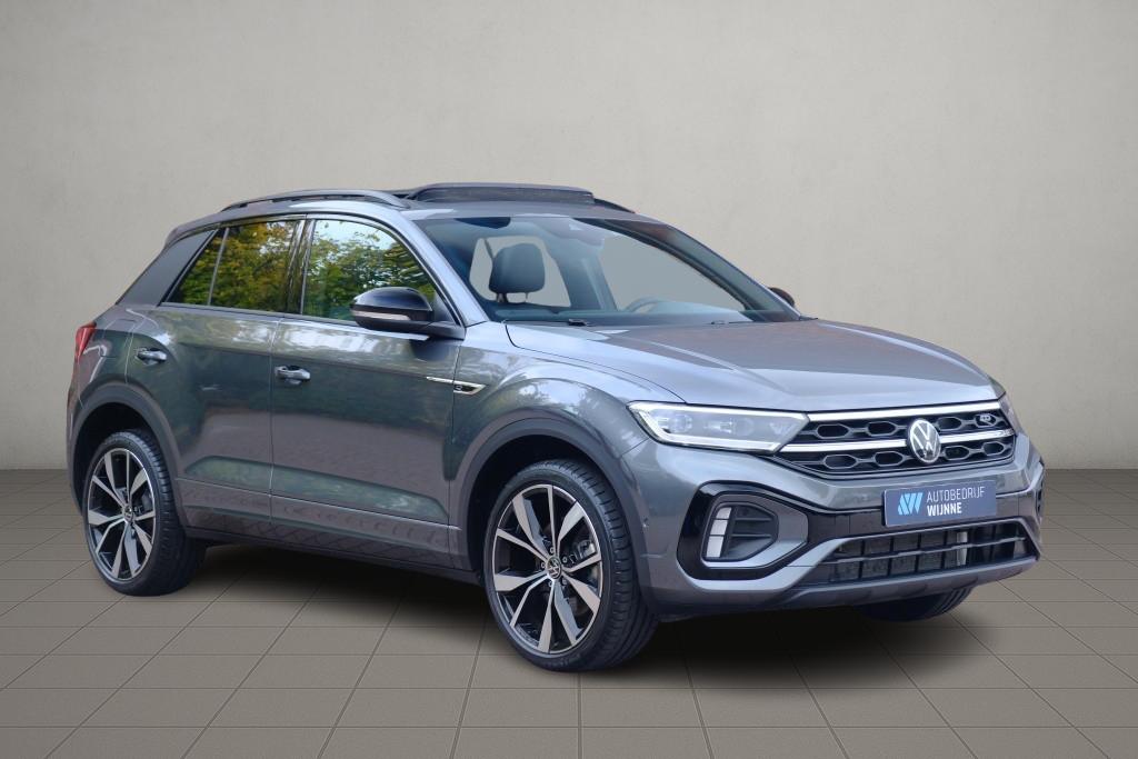 Volkswagen T-Roc 1.5 TSI 150pk DSG R-Line Edition Black Edition | Black Style | App Connect | Panoramadak | Camera | Keyless | Elektrische Achterklep | Matrix LED | Winter Pakket afbeelding 1