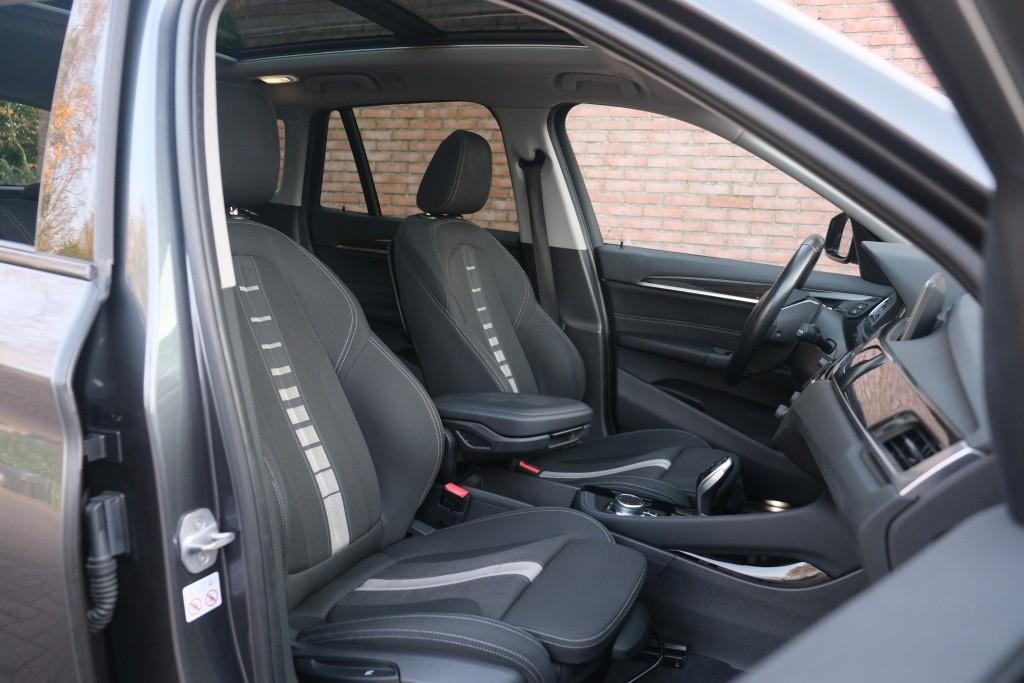 BMW X1 sDrive18i 140pk Aut. High Executive | Navi | Climate | Panoramadak | Head-up Display | Elektrische Achterklep | Stoelverwarming | PDC | Trekhaak afbeelding 5