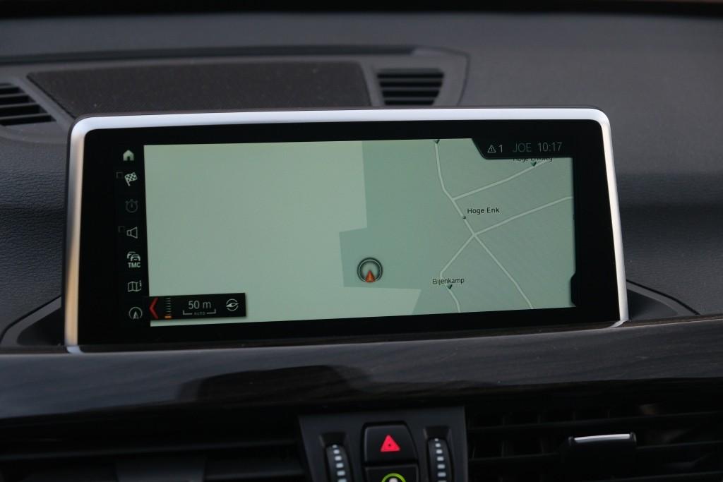 BMW X1 sDrive18i 140pk Aut. High Executive | Navi | Climate | Panoramadak | Head-up Display | Elektrische Achterklep | Stoelverwarming | PDC | Trekhaak afbeelding 17