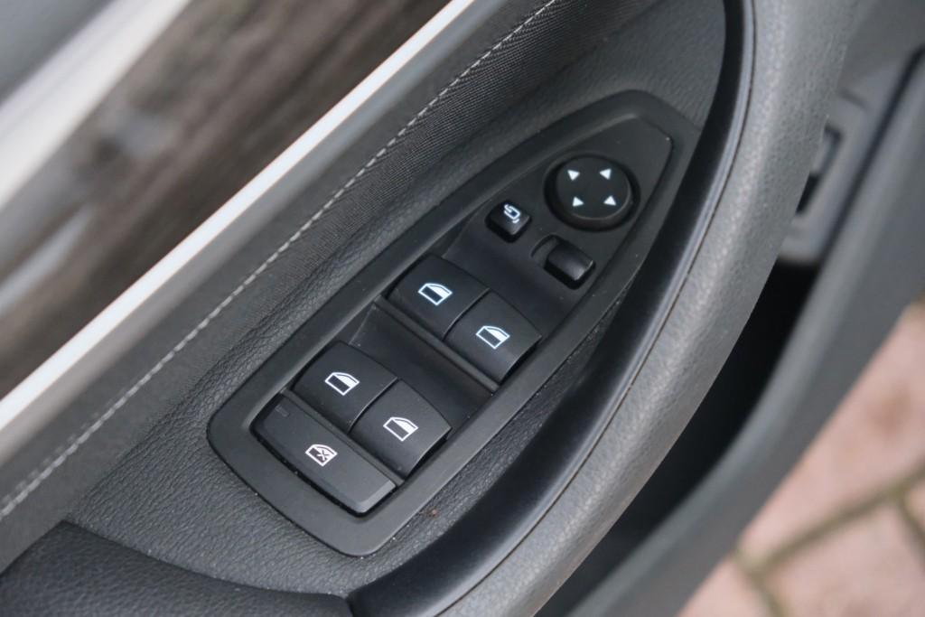 BMW X1 sDrive18i 140pk Aut. High Executive | Navi | Climate | Panoramadak | Head-up Display | Elektrische Achterklep | Stoelverwarming | PDC | Trekhaak afbeelding 27