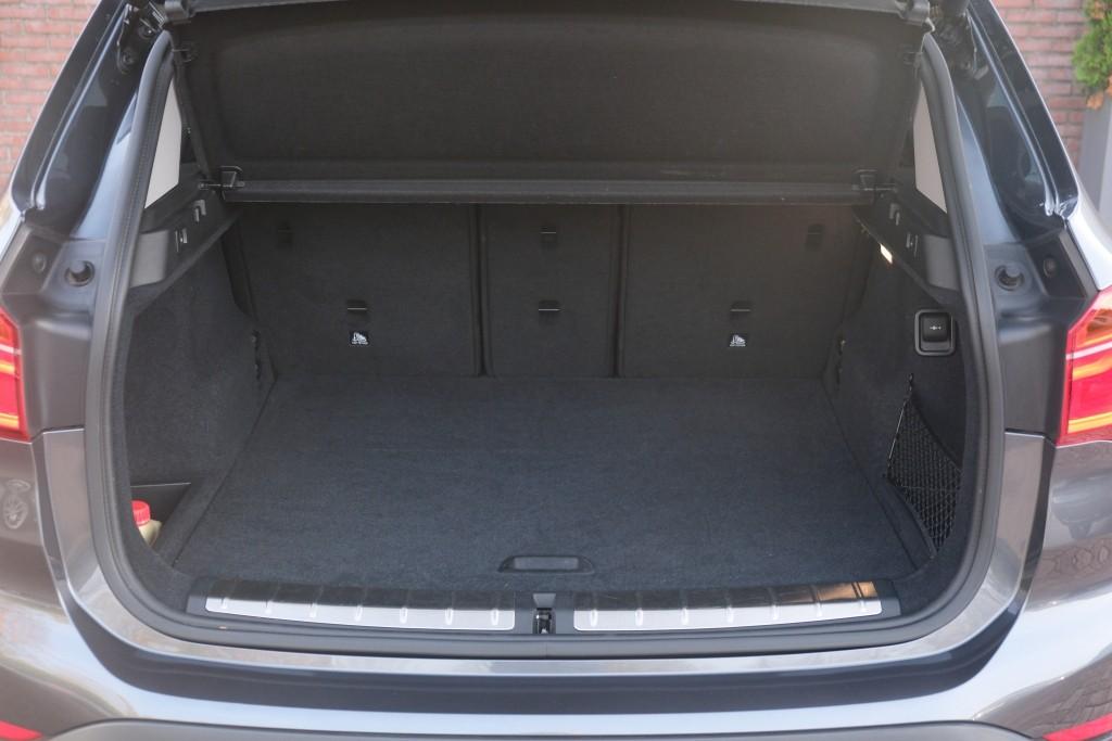 BMW X1 sDrive18i 140pk Aut. High Executive | Navi | Climate | Panoramadak | Head-up Display | Elektrische Achterklep | Stoelverwarming | PDC | Trekhaak afbeelding 32