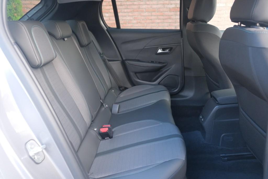 Peugeot 208 1.2 PureTech 100pk Allure Pack | App Connect | Climate | Adaptive Cruise | Keyless | Camera | PDC afbeelding 3