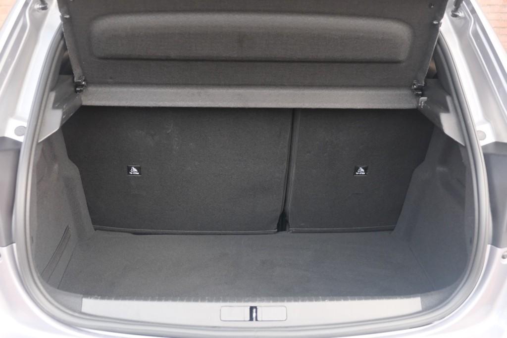 Peugeot 208 1.2 PureTech 100pk Allure Pack | App Connect | Climate | Adaptive Cruise | Keyless | Camera | PDC afbeelding 30