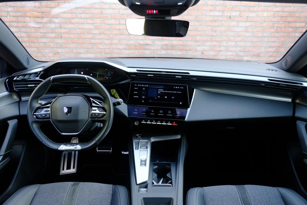 Peugeot 308 SW 1.2 PureTech 130pk EAT8 GT | Navi | App Connect | Climate | Adaptive Cruise | Camera | Keyless | PDC | 18" velgen afbeelding 2