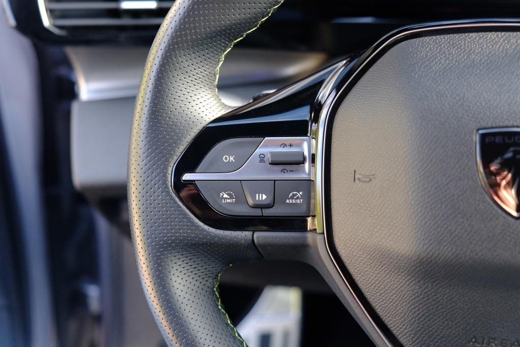 Peugeot 308 SW 1.2 PureTech 130pk EAT8 GT | Navi | App Connect | Climate | Adaptive Cruise | Camera | Keyless | PDC | 18" velgen afbeelding 8