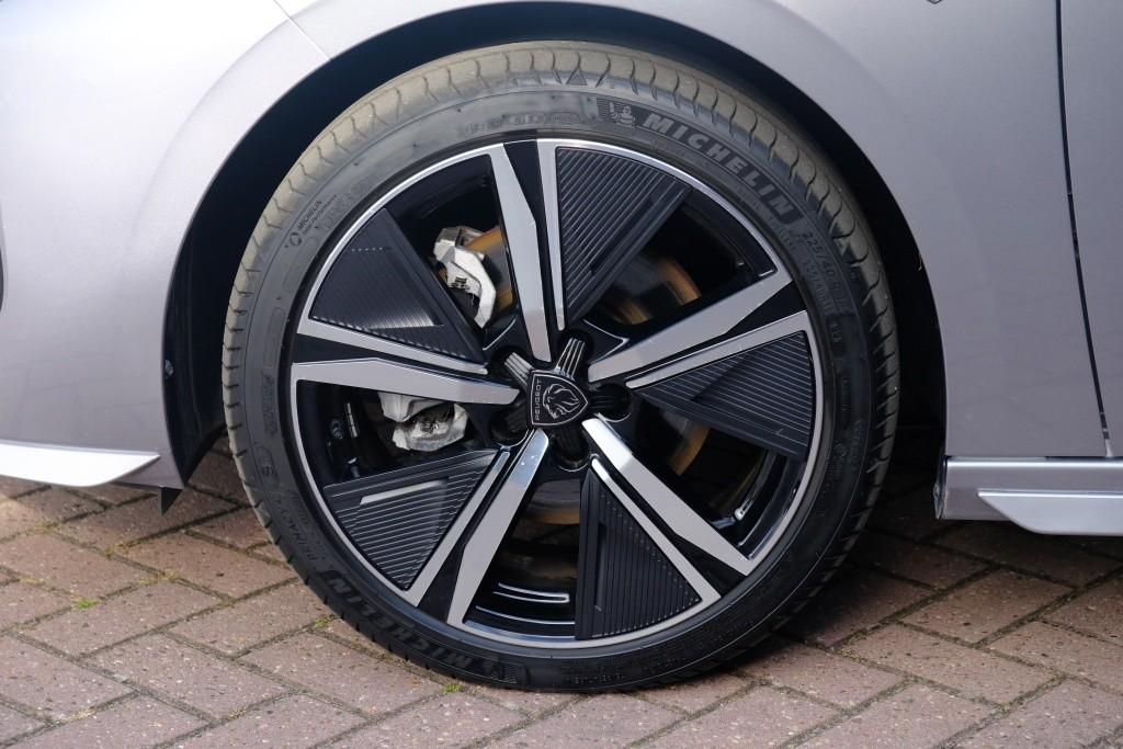 Peugeot 308 SW 1.2 PureTech 130pk EAT8 GT | Navi | App Connect | Climate | Adaptive Cruise | Camera | Keyless | PDC | 18" velgen afbeelding 22