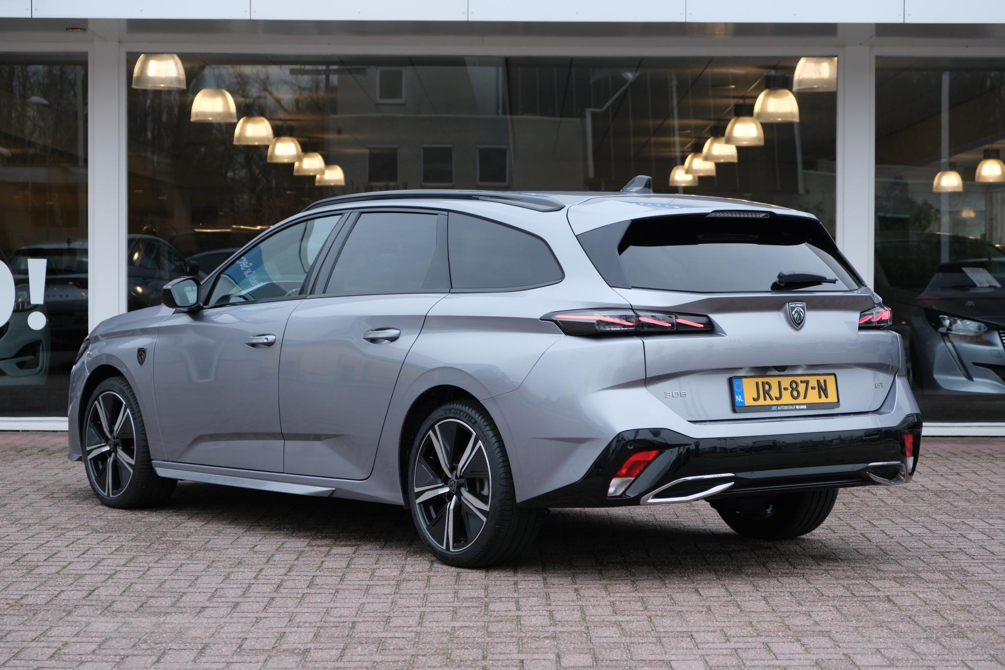 Peugeot 308 SW 1.2 PureTech 130pk EAT8 GT | Navi | App Connect | Climate | Adaptive Cruise | Camera | Keyless | PDC | 18" velgen afbeelding 31