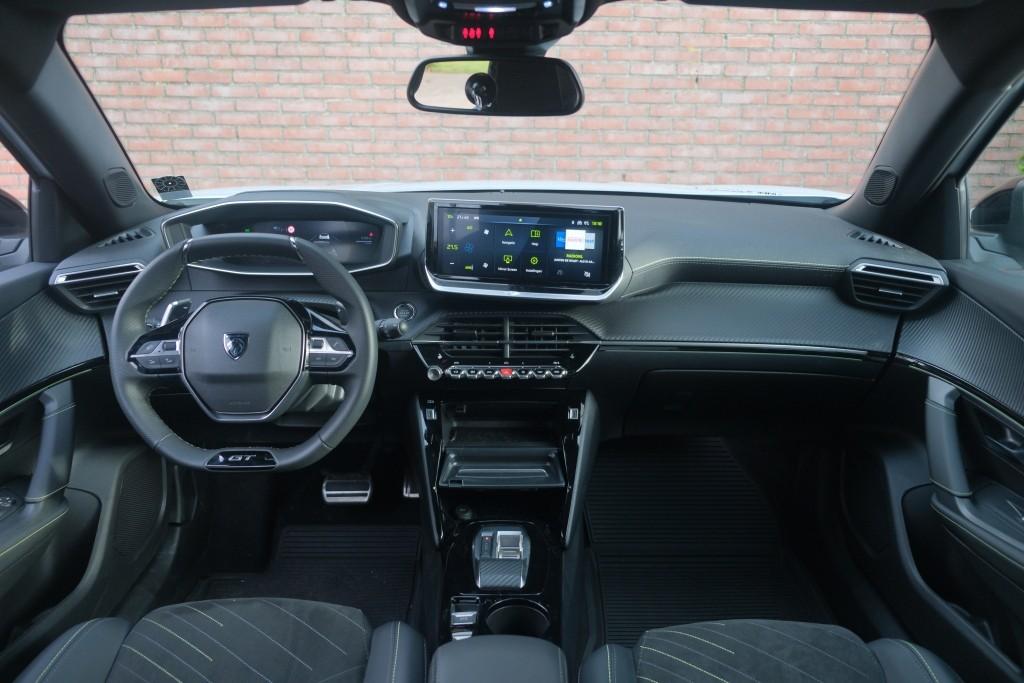 Peugeot 2008 1.2 Hybrid 145pk e-DCS6 GT | Navi | App Connect | Adaptive Cruise | Keyless | Alcantara | Camera | PDC afbeelding 6